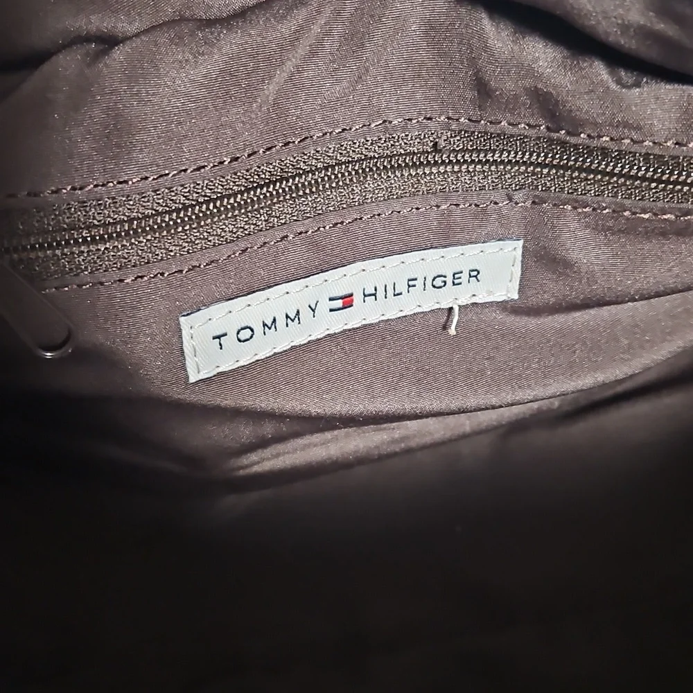 Tommy Hilfiger Bronze Vintage-style Baguette/barrel Bag